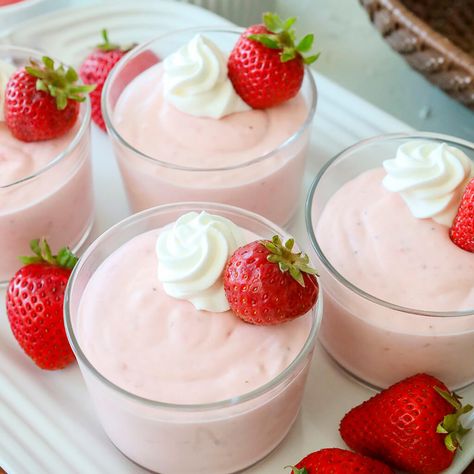 castrawberries | Twitter, Instagram, YouTube, Facebook | Linktree Yogurt Mousse Recipe, Greek Yogurt Mousse, Strawberry Cake Aesthetic, Cake Recipe Strawberry, Yogurt Mousse Cake, Strawberry Greek Yogurt, Strawberry Cake Decorations, Yogurt Mousse, Delicious Strawberry Cake