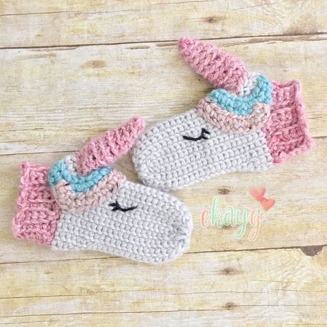 Unicorn Mittens - ekayg crafts Unicorn Mittens, Crochet Hack, Unicorn Headband, Crochet Mittens, Crochet Unicorn, Mittens Pattern, Crochet Gloves, Blanket Yarn, Yarn Ball