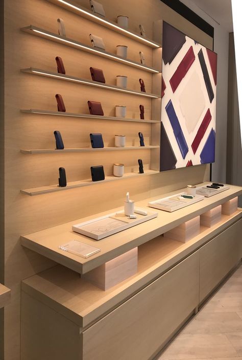 Apple Store Interior, Apple Store Design, Boutique Jewelry Display, Mobile Shop Design, Store Plan, Store Interiors, Foyer Design, Business Decor, Phone Shop