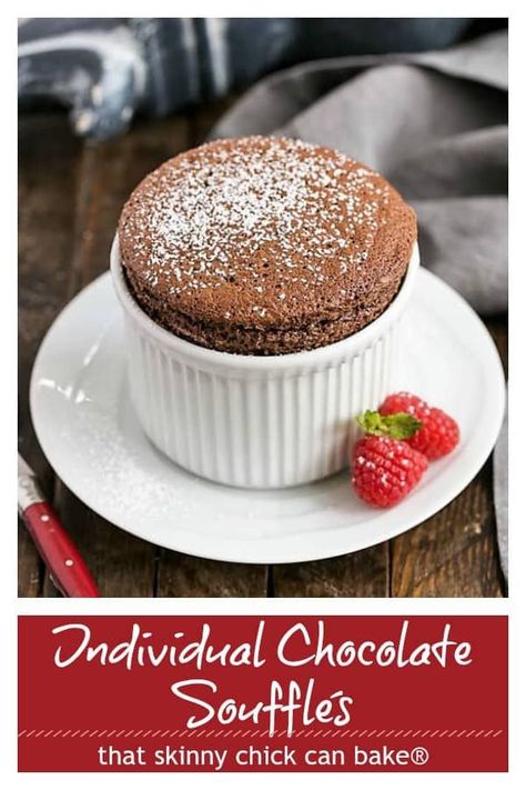 Individual Individual Chocolate Soufflés - an elegant dessert that's perfect for special occasions! #dessert #chocolate #souffle #eggwhites #frenchdessert #elegant #thatskinnychickcanbake Recipe Cheesecake, Souffle Recipes, Homemade Snickers, Impressive Desserts, Chocolate Souffle, Cheesecake Dessert, Cookies Bars, Recipes Yummy, Elegant Desserts