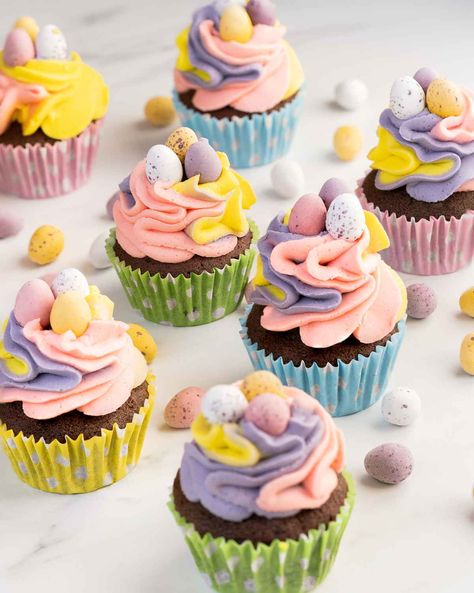 Cadbury Mini Egg Cupcakes, Mini Egg Cupcakes, Chocolate Easter Cupcakes, Easter Themed Recipes, Easy Easter Cupcakes, Easter Cupcake Recipes, Easter Cupcakes Easy, Egg Cupcakes, Cakes Easy