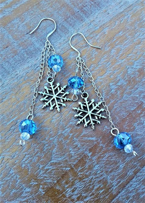 Christmas Earrings Beads, Winter Earrings Diy, Snowflake Earrings Diy, Festive Holiday Beaded Jewelry, Handmade Christmas Jewelry, Diy Christmas Earrings Ideas, Christmas Diy Jewelry, Handmade Christmas Earrings, Christmas Earring Ideas