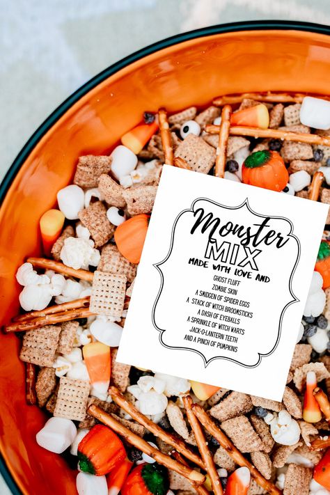 Monster Mix ! Make this fun and spooky Halloween treat with a handful of simple ingredients! FREE PRINTABLE Halloween Take Home Treats For School, Halloween Chex Mix For Kids, Boo Mix Recipe, Halloween Trail Mix Bar, Halloween Trail Mix Recipe Nut Free, Halloween Snacks For Preschool, Monster Treats For Kids, Preschool Halloween Snack Ideas, Classroom Halloween Party Snacks