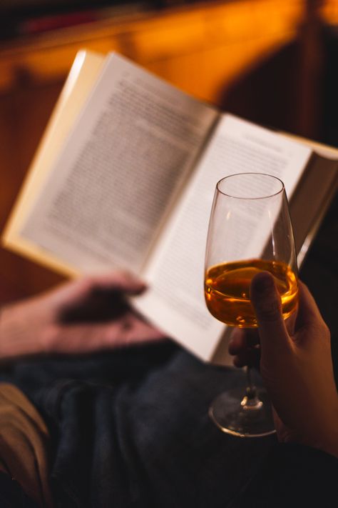 Sommelier Photoshoot, Wine Content, Wine And Books, Book And Wine, Wine Pics, Wine Advertising, Thirst For Knowledge, Relaxing Night, Wine Book