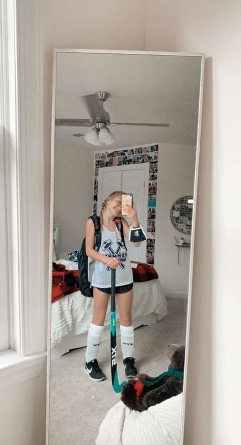 Field Hockey Outfits, Kids Playing Sports, Field Hockey Goalie, Hockey Hair, Hockey Aesthetic, Hockey Outfits, Field Hockey Girls, Hockey Uniforms, Soccer Hair