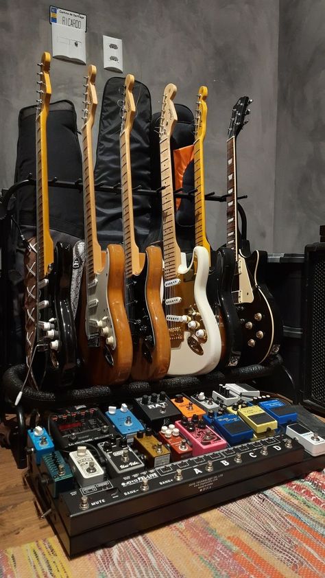 Stratocaster Aesthetic, Guitar Studio, Electric Guitar And Amp, Guitar Room, Stratocaster Guitar, Guitar Rig, Guitar Obsession, Music Motivation, Cool Electric Guitars