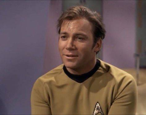 Jim Kirk, Stark Trek, Fandom Star Trek, Star Trek Poster, Star Trek 1, James T Kirk, Fictional Character Crush, Enterprise Ncc 1701, Star Trek Funny