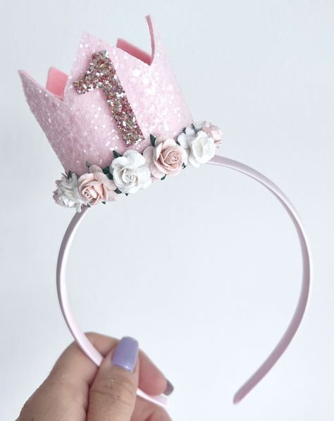 Diy First Birthday Crown, Diy Birthday Crown For Girl, 1st Birthday Gift Ideas, Baby 1st Birthday Gift, Baby Birthday Crown, Baby Birthday Photoshoot, Birthday Crowns, First Birthday Crown, Crown Party