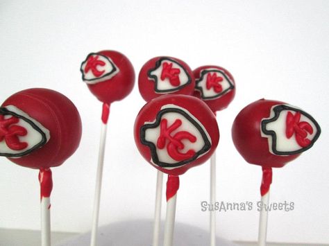 Kansas City Chiefs cake pops Chiefs Cake Pops, Kansas City Chiefs Cake, Superbowl Sunday Food, Football Party Foods, City Cake, Cake Pop Decorating, Cookie Cake Birthday, Cupcake Cake Designs, Birthday Desserts