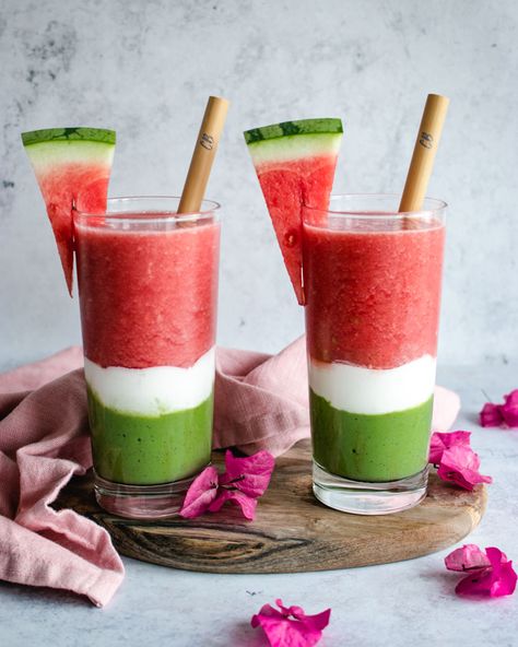 Basil Hummus, Layered Smoothie, Watermelon Smoothie Recipes, Watermelon Smoothie, Plats Healthy, Pictures Friends, Fruity Treats, Healthy Ingredients, Frozen Strawberries