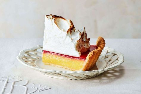 An enticing list of cherished classics and innovative temptations to suit every level of baking expertise. Cranberry Meringue, Cranberry Meringue Pie, Lemon Cranberry, Pies And Tarts, Easy Lemon Curd, Lemon Dessert Recipes, Thanksgiving Pies, Lemon Meringue Pie, Pie Tart