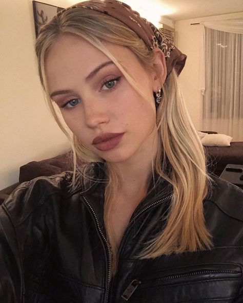 Scarlett Leithold, Facial Tips, Scarlett Rose, Highlights Brown Hair, Brown Blonde Hair, Grunge Hair, Blonde Girl, Model Photos, Keratin