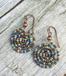 beaded dangle earrings Ideas, Craft Ideas on beaded dangle earrings Anting Manik, Diy Armband, Spiral Earrings, Earrings Inspiration, Hippie Festival, Homemade Jewelry, Diy Schmuck, Lovely Earrings, Bead Jewellery