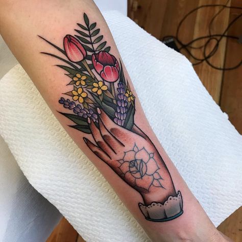 Tulip Bouquet Tattoo, Traditional Hand Tattoo, Hands Holding Flowers, Flower Bouquet Tattoo, Flores Tattoo, Traditional Tattoo Inspiration, Traditional Tattoo Flowers, Tattoo S, Tulip Tattoo