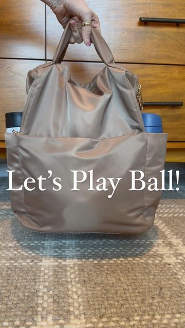 Brittani Boren • YOUTUBE MAMA on Instagram: "I call this my “ballpark bag” ⚾️ We have three boys in sports right now so things are little crazy on the weekends 🤪 I keep this bag stocked and ready to go so all I have to do is grab it on the way out to games! These are just a few things that I’ve found to be helpful for us at the ballpark! You can find this bag (which holds so much!) and the other items in the link in my bio! ⚾️🏀🏈" Sports Bag Organization, Sport Mom Bag Essentials, Baseball Mom Bag Essentials, Baseball Mom Bag, Mom Bag Essentials, Sports Mom Bag, Travel Baseball, Baseball Bag, Baseball Park