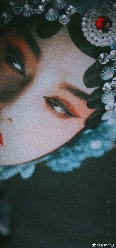 Beijing Opera, Chinese Opera, Blossoms Art, Cinematic Photography, Amazing Art Painting, Art Poses, Back Tattoo, Beauty Photography, Drawing Reference