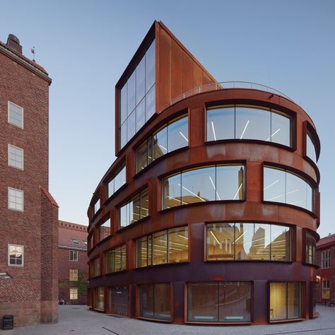 Tham & Videgård's Stockholm architecture school features a curving skin of pre-rusted steel Tham Videgård, Swedish Architecture, Weathering Steel, School Of Architecture, School Building, Corten Steel, Brick Building, School Architecture, Contemporary Architecture