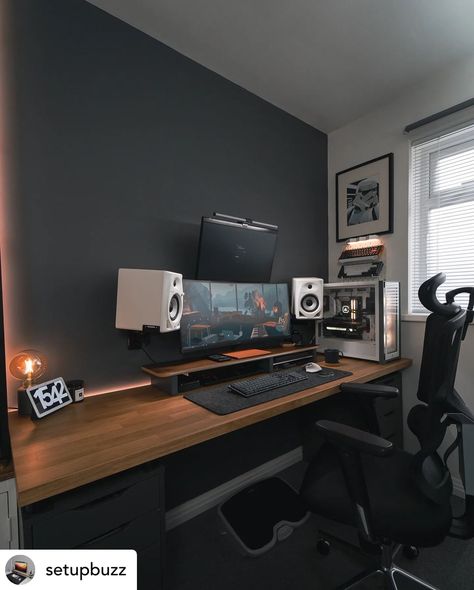 Computer Desk Organization, Computer Desk Setup, Home Studio Setup, Desk Layout, Desktop Setup, Bedroom Setup, Computer Room, Bilik Tidur, Gaming Room Setup