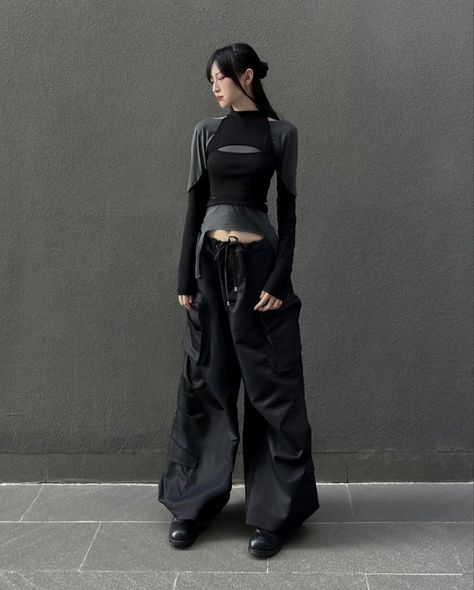 Tokyo Street Wear, Futuristic Fashion Women, Sci Fi Outfits, Techwear Women, Futuristic Outfits, Dance Style Outfits, Magazine Shoot, Techwear Fashion, Fresh Outfits