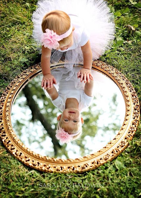 Diy One Year Pictures First Birthdays, Easy 1st Birthday Photoshoot, First Birthday Mirror Pictures, 1st Birthday Outside Photo Shoot, 1st Birthdays Photo Shoot, One Birthday Photoshoot Ideas, Baby Girl 1st Birthday Photoshooting Ideas, First Bday Pics, Unique First Birthday Photoshoot Ideas