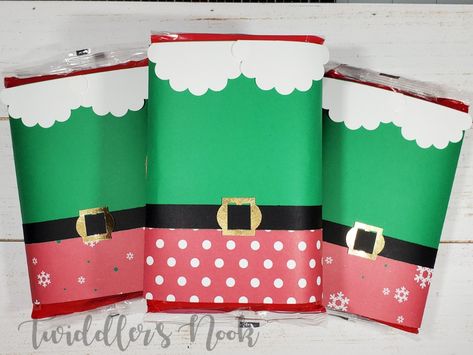 Popcorn Packaging Ideas, Christmas Popcorn Wrappers, Elf Popcorn, Popcorn Wrappers, Popcorn Packaging, Christmas Popcorn, Microwave Popcorn, Elf Clothes, Classroom Gifts