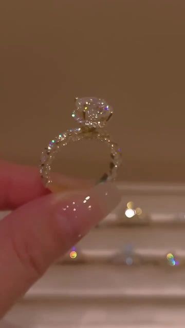 Wedding Rings Astetic, Minamilist Rings, Engagement Ring Aesthetic, Wedding Ring Aesthetic, Luxurious Rings, Engagement Diamond Rings, Engaged Ring, Wedding Ring Ideas, Pretty Wedding Rings