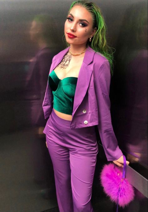 women’s joker costume | purple suit | green corset | halloween costume 2023 | green hair costume Joker Costume Inspo Women, Good Last Minute Halloween Costumes, Joker Costume Girl Outfit, Joker Outfit Women, Joker Costume For Women, Joker Diy Costume Female, Joker Costume Woman, Film Costume Ideas Women, Female Joker Costume Outfits