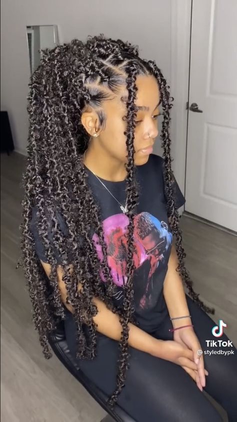 Butterfly Locks Long, Butterfly Locks Hairstyle, Hair Styles For Black Girls Braids Ideas, Long Butterfly Locs With Color, Large Faux Locs, Pink Butterfly Locs, Butterfly Loca, Passion Locs, Butterfly Locs With Color