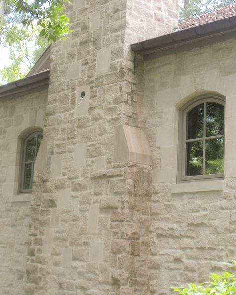 12LV Smooth Face and Splitfaced Indiana Limestone Veneer Blend | tracerystone.com Lime Wash Stone Exterior House, French Limestone Exterior, Limestone Cottage, Limestone House Exterior, Rock Exterior, Limestone Veneer, Indiana Limestone, Limestone House, Stone Landscape