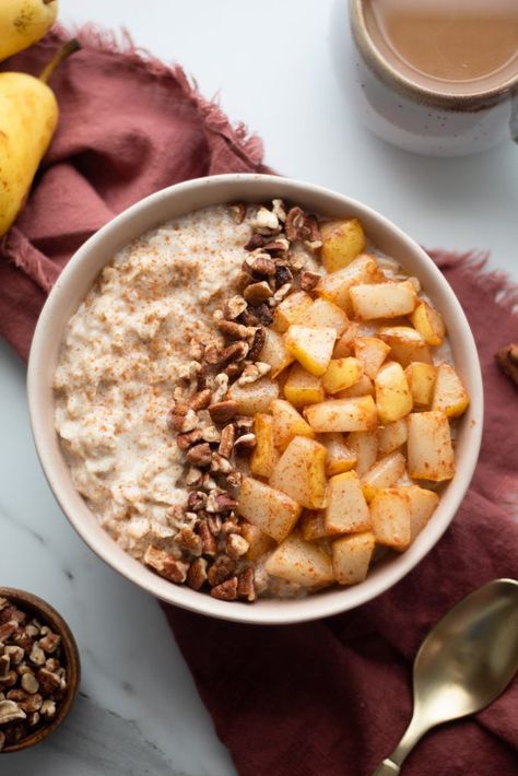 Spiced Pear Oatmeal - Our Balanced Bowl Oatmeal With Pears, Spiced Pear Oatmeal, Breakfast With Pears, Oatmeal Bowl Ideas, Oatmeal Bowls Breakfast, Oatmeal Bowl Recipes, Pear Breakfast Recipes, Pear Oatmeal Recipes, Breakfast Bowl Ideas