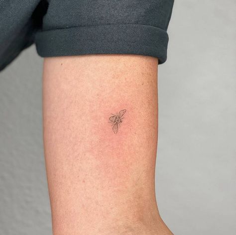 Tattoo Ideas Female Original, Single Needle Bee Tattoo, Near Armpit Tattoo Women, Tiny Bee Tattoo Simple, Dainty Bee Tattoo, Mockingbird Tattoo, Poppy Tattoos, Small Bee Tattoo, Datum Tattoo