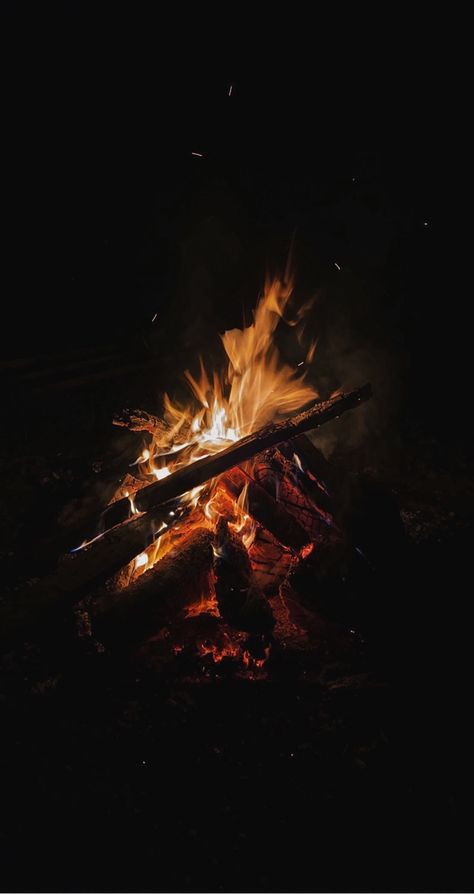 #fall #bonfire #aesthetic Fall Bonfire Aesthetic, Bonfire Aesthetic, Fall Bonfire, Cracked Wallpaper, Diwali Pictures, Best Snapchat, Fire Photography, Sky Photography Nature, Scenery Pictures