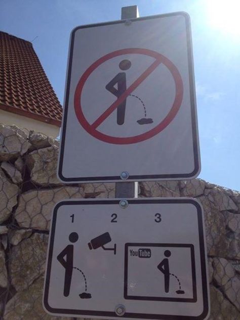 This is How the Czech Republic Deters People From Peeing in Public Humor Grafico, Funny Picture Quotes, 웃긴 사진, Funny Signs, Best Funny Pictures, Bones Funny, Funny Photos, Make You Smile, I Laughed