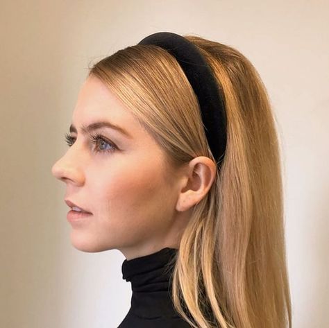 Side Part Headband, Black Headband Hairstyles, Black Head Band, Black Hair Band, Bridgette Bardot, Bardot Style, Second Day Hairstyles, Black Headband, Velvet Headband