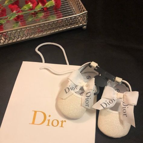 Super chic Christian Dior baby shoes in off white, size 2 Dior Baby Clothes, Baby Boy Shoes Nike, Baby Pink Shoes, Luxury Baby Clothes, Girls Pumps, Dior Girl, Baby Dior, Newborn Shoes