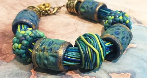 Tube Bead Bracelet, Jewelry Video, Keepsake Crafts, Polymer Clay Bracelet, Polymer Clay Jewelry Tutorials, Polymer Clay Canes, Polymer Clay Diy, Clay Bracelet, Polymer Clay Tutorial