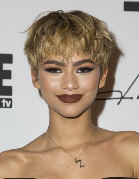 Zendaya Hair, Pixie Hair, Long Brown Hair, Penteado Cabelo Curto, Chic Hairstyles, Short Pixie Haircuts, Short Haircut, Trending Hairstyles, Short Blonde Hair