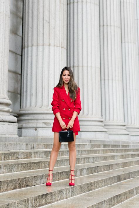 Suit In The Summer, Lady in Red - Wendy's Lookbook Red Blazer Dress, Female Blazer, Elegant Office Wear, Mini Dress Elegant, Blazer Mini Dress, Casual Skirt Outfits, Elegant Office, Women Business, Woman Suit Fashion