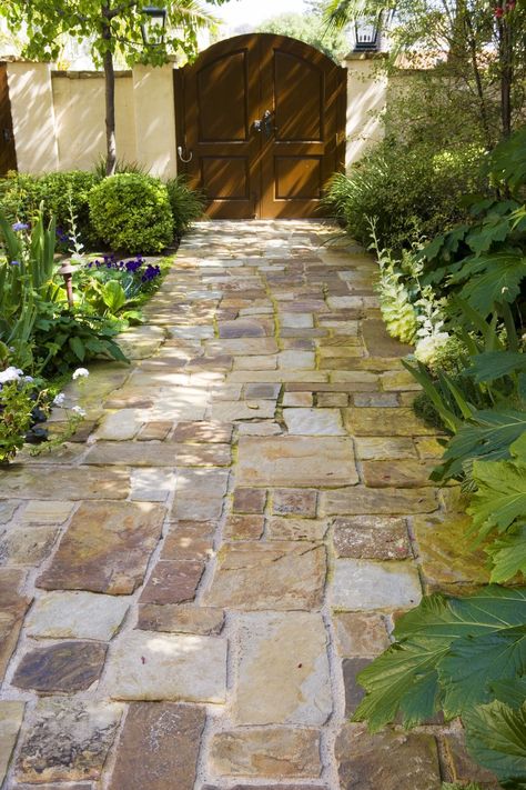 Flagstone Pathway, Stone Garden Paths, Boxwood Garden, Paver Walkway, Front Walkway, Path Ideas, Path Design, Garden Stepping Stones, Stone Walkway