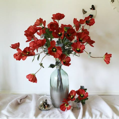 Red Poppy Bouquet Wedding, Red Poppies Bouquet, Matilija Poppy Bouquet, Red Poppy Bouquet, Poppies Wedding Bouquet, Poppy Wedding Bouquet, Poppy Flower Wedding, Poppy Aesthetic, Poppies Bouquet