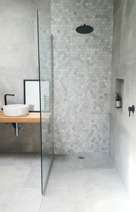 Concrete Tiles Bathroom, Design Interior Baie, Trendy Bathroom, Small Bathroom Design, Bathroom Design Small, Popular Colors, Shower Door, Wet Rooms, House Bathroom