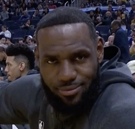 Lebron James Funny Face, Lebron James Funny, James Meme, Nba Funny, Miles Spiderman, Figura Paterna, Nba Memes, Basketball Funny, Nba Pictures