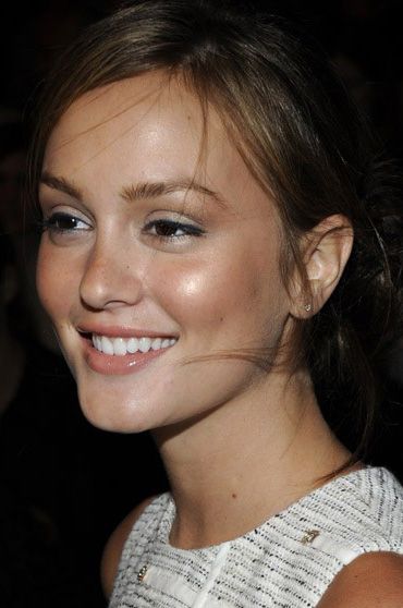 Leighton Meester with bronzed, glowing skin. This is an excellent look for summer- I need to find a warm-toned highlighter to tie everything together. Braut Makeup, Gossip Girl Blair, Makeup Tip, Gossip Girls, Nars Blush, Nars Makeup, Leighton Meester, Blair Waldorf, Celebrity Makeup