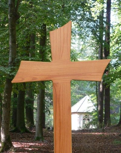 gravemarker art. 2025 Grave Cross Diy, Memorial Crosses Wooden Diy, Roadside Memorial Ideas, Diy Headstone For Grave, Wooden Crosses Diy For Grave Site, Memorial Cross Roadside, Diy Headstone, Grave Ideas, Wooden Crosses Diy