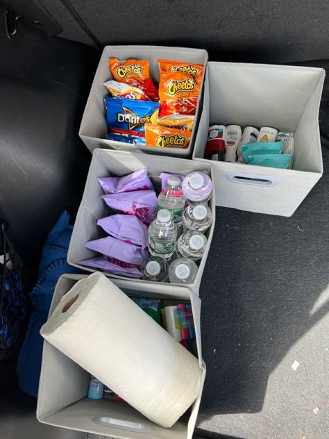 Kia Car Decor, Car Trunk Essentials, Snack Box For Car, Car Trunk Organization Aesthetic, Car Interior Ideas Aesthetic, Car Snack Basket, Small Car Organization Ideas, Car Comfort Ideas, Car Basket Essentials