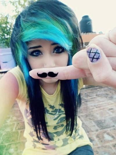 thinking about getting my hair cute like this.. yes? Fete Emo, Emo Scene Girls, Indie Scene, Emo Scene Hair, Twisted Hair, Scene Girl, Nyan Cat, Emo Hair, Cute Emo