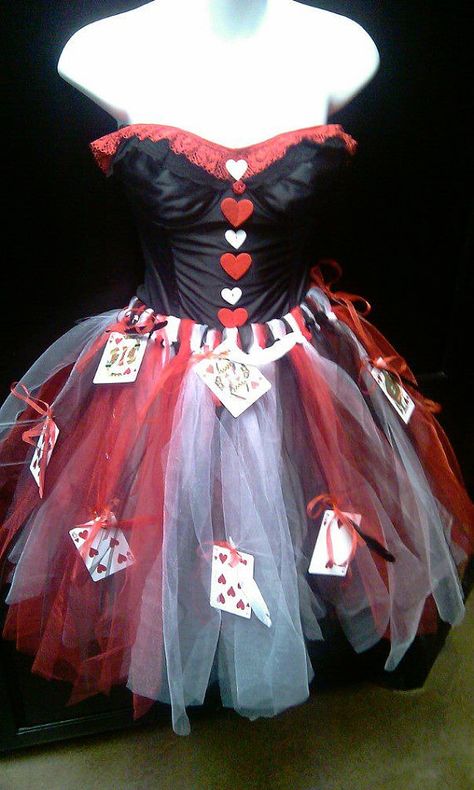 Red Queen Costume, Queen Of Hearts Halloween Costume, Queen Of Hearts Halloween, Card Costume, Costume Carnaval, Carnaval Costume, Heart Costume, Queen Of Hearts Costume, Alice In Wonderland Costume