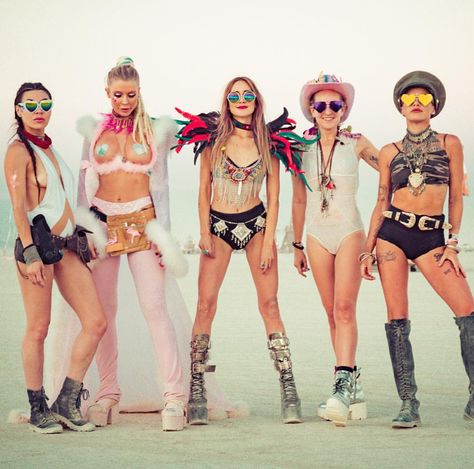 1,820 Likes, 73 Comments - ≫≫ LOVE TRIBE ≫≫ (@lovetribestyle) on Instagram: “FREE BIRDS! Feeling the fairy magic with these ones.  @gypspallister @karlibell @meatforaqueen…” Music Festival Outfits Rave, Burning Man Costumes, Burning Man Style, Burner Girls, Burning Man Girls, Burning Men, Festival Mode, Burning Man Costume, Festival Outfits Rave