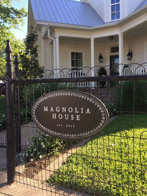 What to Know Before Staying at Magnolia House Bed and Breakfast - Booking Magnolia House 2018 Stile Joanna Gaines, Magnolia Bed And Breakfast, Magnolia Farms Fixer Upper, Gaines Fixer Upper, Magnolia Fixer Upper, Magnolia House, Fixer Upper Joanna Gaines, Fixer Upper Farmhouse, Joanna Gaines Style