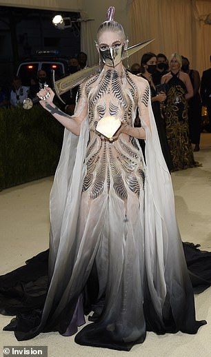 Extra Terrestrial Costume, Grimes Met Gala, Grimes Outfit, Grimes Style, Met Gala Outfits, Gala Outfit, Pnina Tornai, Extra Terrestrial, Costume Institute